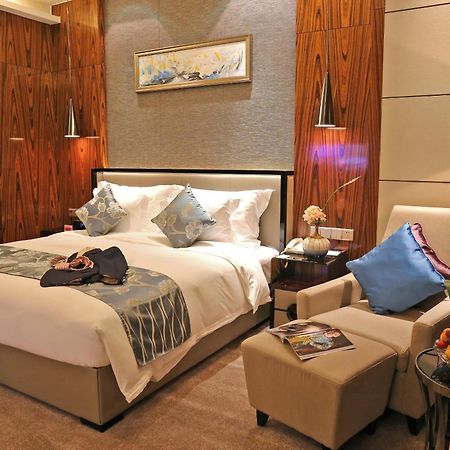 Hotel Ramada Plaza Liuzhou Liudong Esterno foto