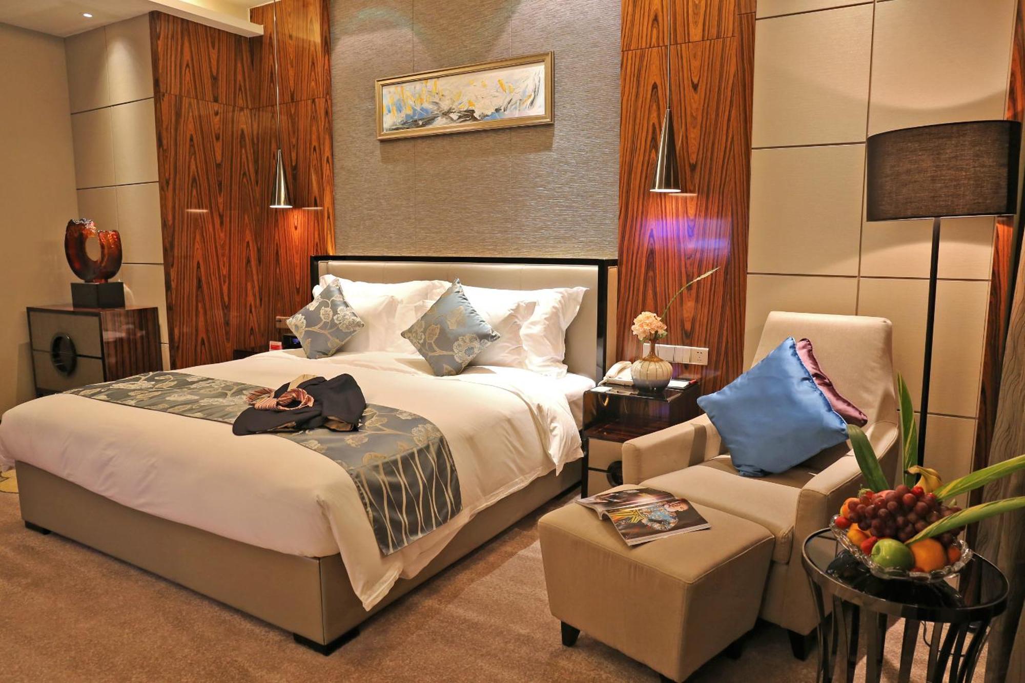 Hotel Ramada Plaza Liuzhou Liudong Esterno foto