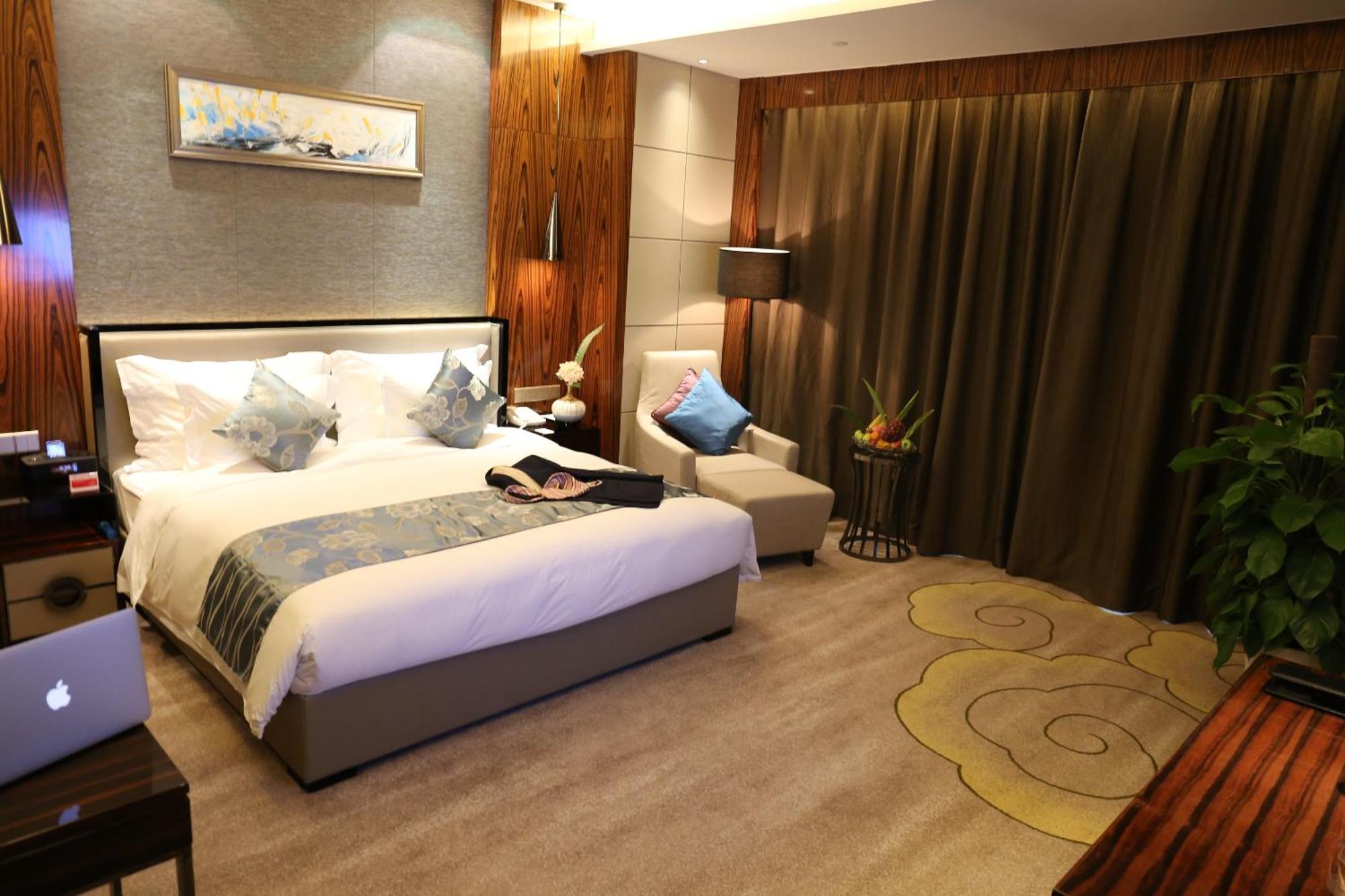 Hotel Ramada Plaza Liuzhou Liudong Esterno foto