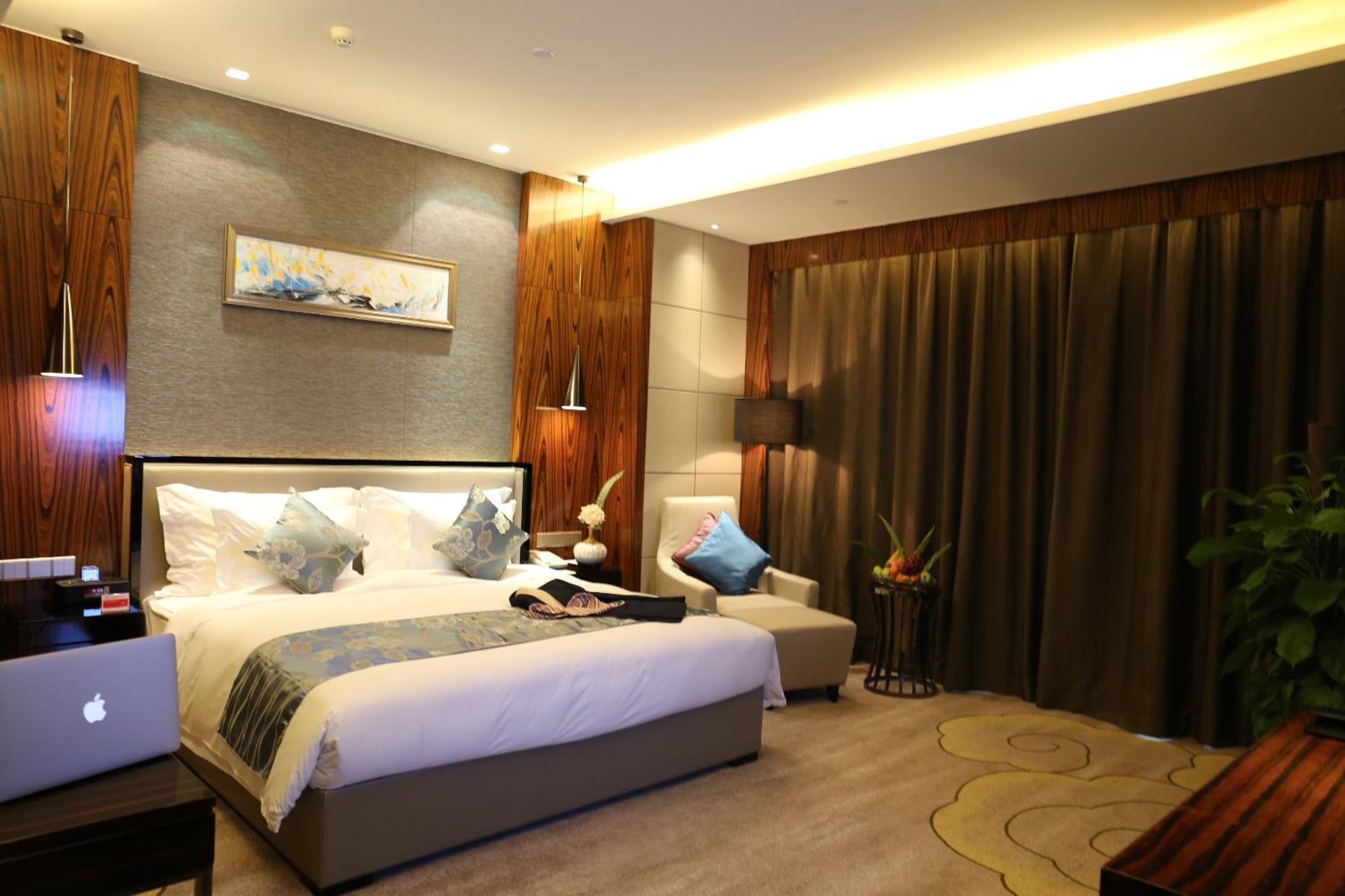 Hotel Ramada Plaza Liuzhou Liudong Esterno foto